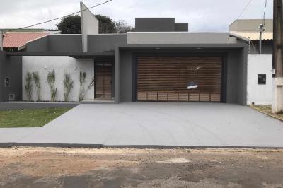 Casa de Alto Padrão com Piscina 