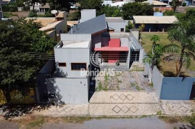 Excelente imóvel amplo no Solar dos Lagos.