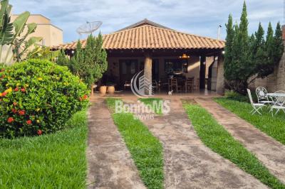 Casa no Centro com Edícula