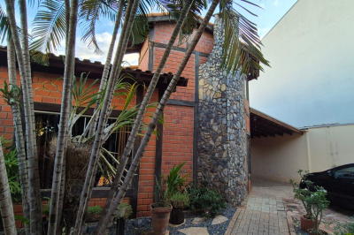 Casa Estilo Rústico à Venda no Centro de Bonito/MS