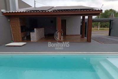 Casa com piscina na Vila Donária